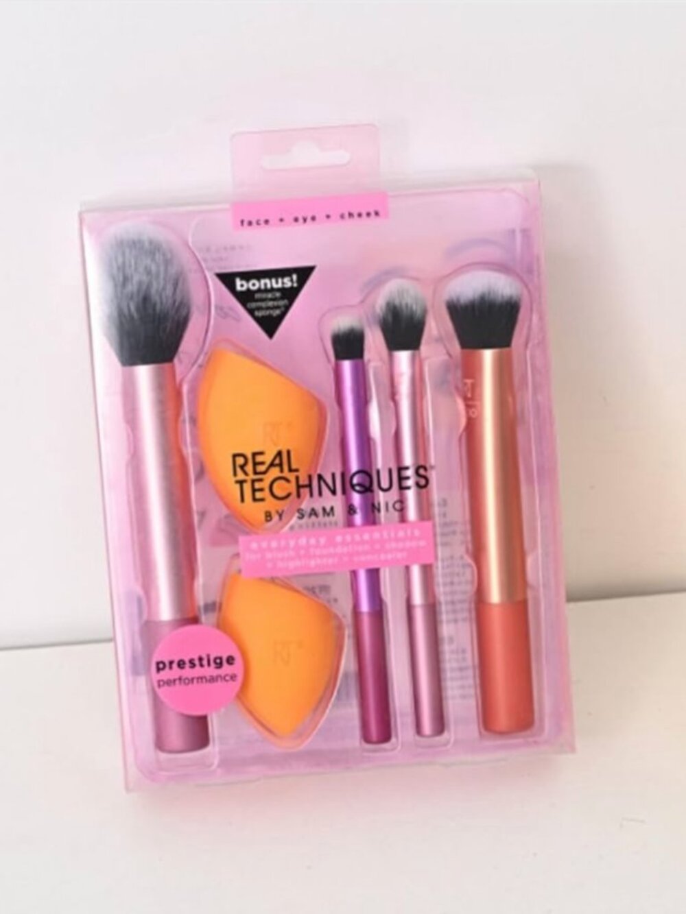 NIB - Real Technologies 6 pc Make-up Sponge and Brush Set